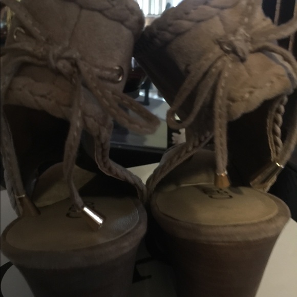 Sandals - Picture 2 of 4